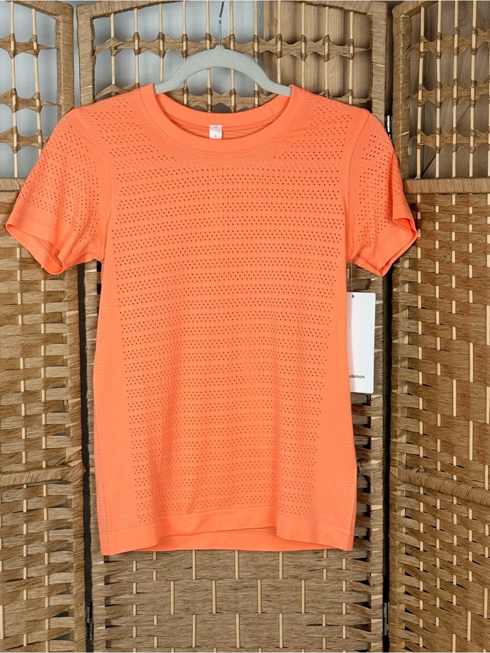 NWT Lululemon Breeze By Short Sleeve Size 4 Light Coral Perforated - Picture 1 of 6